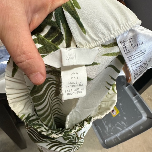 H & M Tropical Leaf Print  Pants - Picture 4 of 4